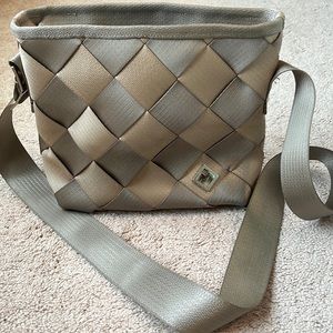 Neutral beige two-tone seatbelt purse